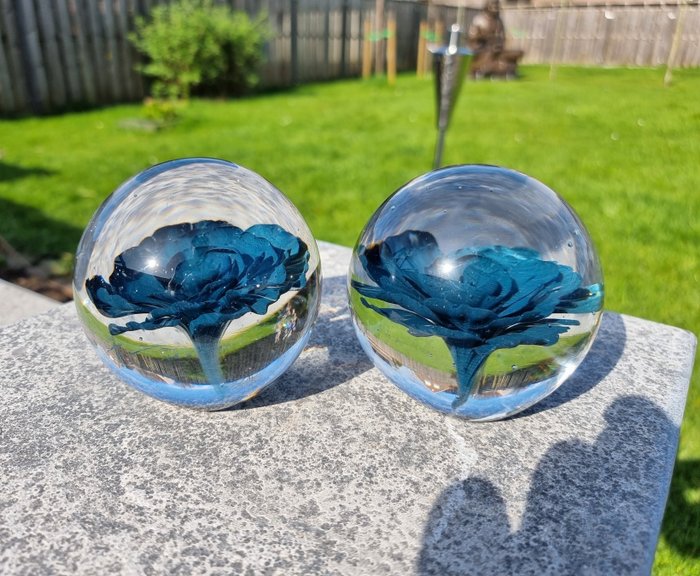 Prespapier - 2 Glass Spheres with Flower - Sticlă