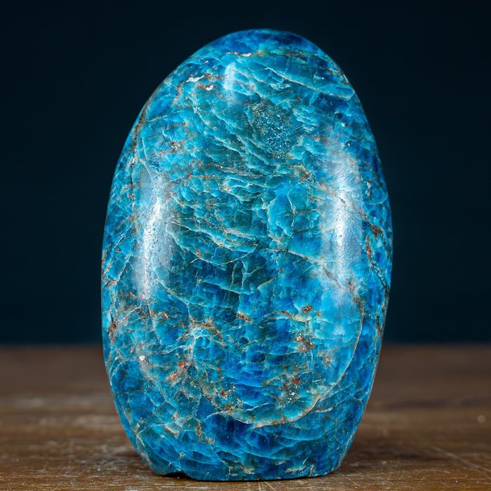 大型一級品質深藍色磷灰石 自由形式- 818.11 g