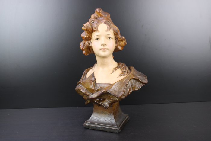 Auguste Henri Carli - Rintakuva, Art Nouveau plaster lady bust - 37 cm - Laasti