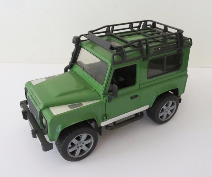 Bruder Schaal onbekend - 1 - Voiture miniature - Land Rover Defender 90