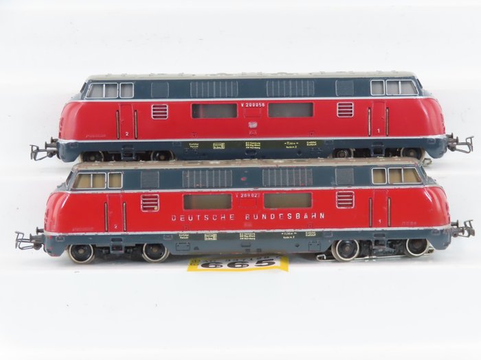 Märklin H0 - 3021 - Diesel locomotive (2) - BR V200 027 and 056 - DB