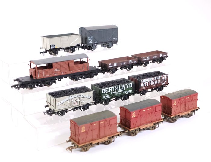 Bachmann 00 - 37-251/33-602/33-454/33-825/37-982/33-025 - Carrozza merci di modellini di treni (7) - 11 carri merci