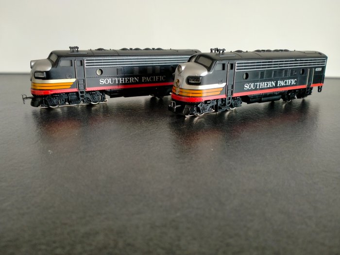 Märklin H0 - 3129/4129 - 柴油火車 (2) - EMD F7A 和 B 裝置 - Southern Pacific