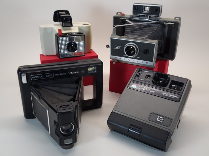Kodak, Polaroid Swinger model 20 / Polaroid 340 / Kodak EK 8 / Champ Kodamatic Cámara analógica