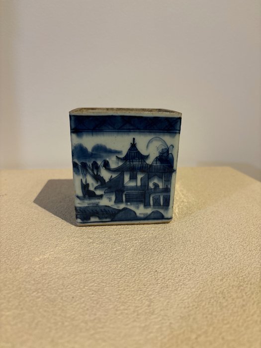 Vase - Porcelain - China - Qing dynasty (Manchu China) (1692-1911)