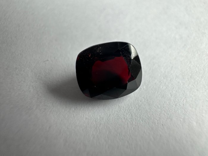 1 pcs 深红 尖晶石 - 1.95 ct