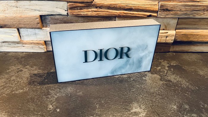 Standaard (1) - dior - Staal