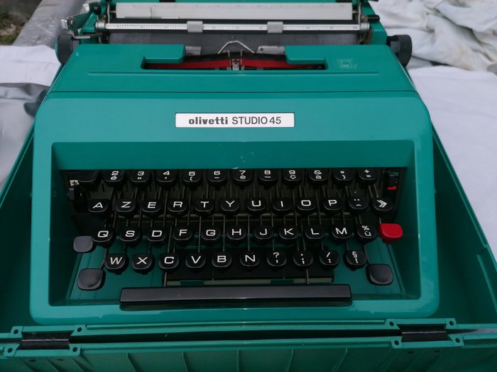 Olivetti, Studio 45 - Ettore Sottsass Schreibmaschine - Metall, Kunststoff, Harz.