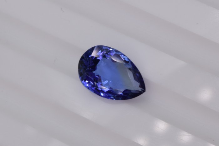 Violettblå Tanzanit - 1.89 ct