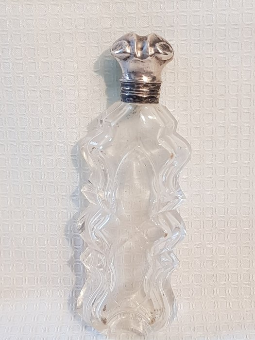 Hollandse zilver Keur, Het oude Zwaardje. - Sticluță Parfum (1) - Flacon de parfum de cristal antic cu rama argintie si un dop cu pahare in interior - .833 argint