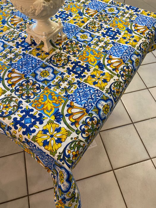 san leucio zonnig mediterraan tafelkleed versierde tegels - Tafelkleed - 240 cm - 138 cm