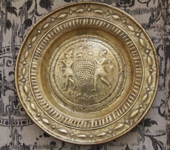 施舍盘 - 铸黄铜探索盘 - 19世纪