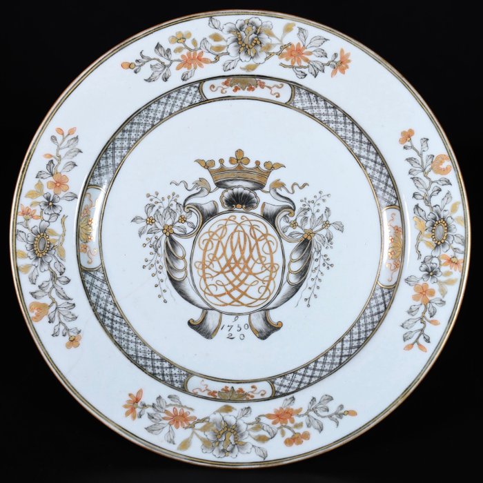Tallerken - Rare assiette en porcelaine à décor en grisaille et or d'un blason - Porcelæn