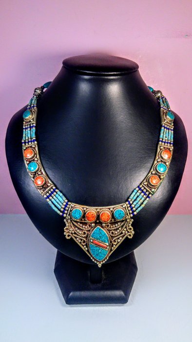 Vintage Berber halskæde - Coral + Howlite Halskæde - Højde: 45 cm - Bredde: 3 cm- 118 g