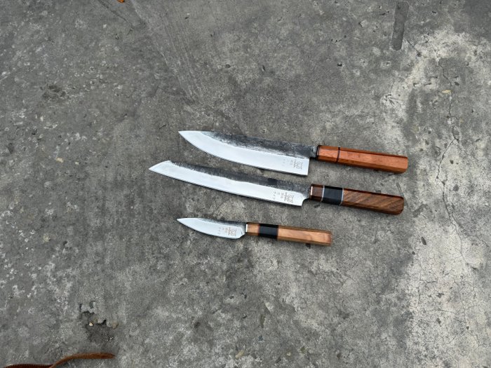 Kökskniv - 3 japanska kockknivar med Micarta-handtag, koppardistanser, läderslidor - Nordamerika