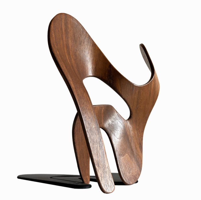 Marco Pasqual - "Mrs. Charles Eames_ The shadow does not bend", Tribute Sculpture to Ray Eames