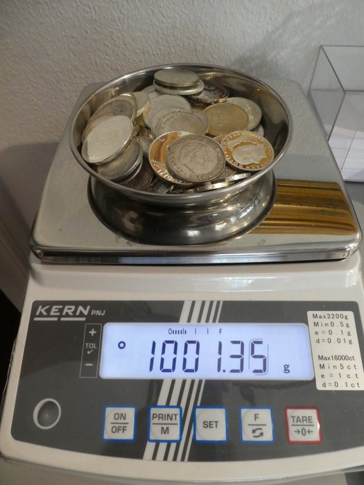 Welt. Lot of 1 Kilo SILVER coins incl. numismatic coins  (Ohne Mindestpreis)