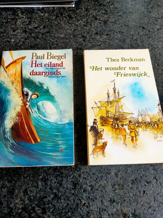 Multisignata; Paul Biegel /  Thea Beckman - Lot met 2 Kinderboekenweek geschenken, beiden meervoudig gesigneerd - 1989-1991