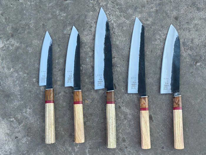 Faca de cozinha - Conjunto de faca de chef japonês com alças, espaçadores de aço e bainha de couro - América do Norte