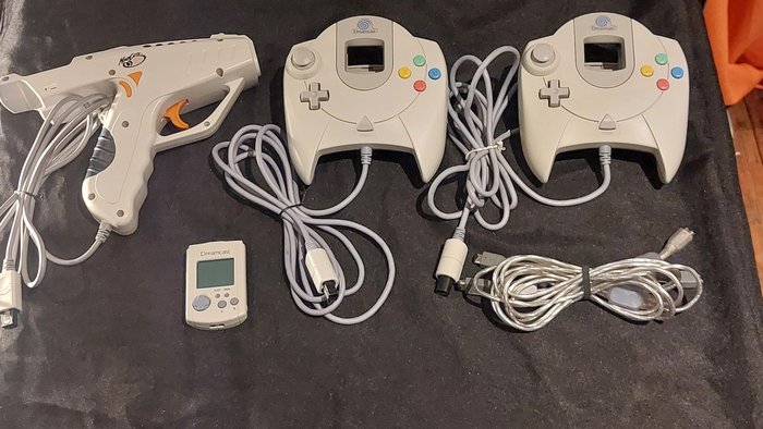 Dreamcast - 2 manettes officiel De consoles Sega Dreamcast and 1 blaster Light Gun Madcatz - 2  Contrôler officielles Sega Dreamcast  HKT-7700 - Videospill konsoll (2870538) - Med erstatningseske