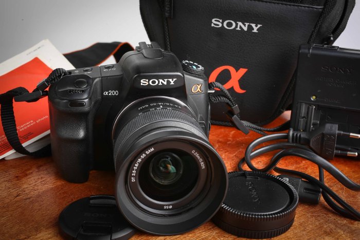 Sony a 200  + Obj. DT 18 - 55 mm f/3.5 - 5.6 SAM +  avec les accessoires 7535 déclics Ψηφιακή αντανακλαστική φωτογραφική μηχανή (DSLR)