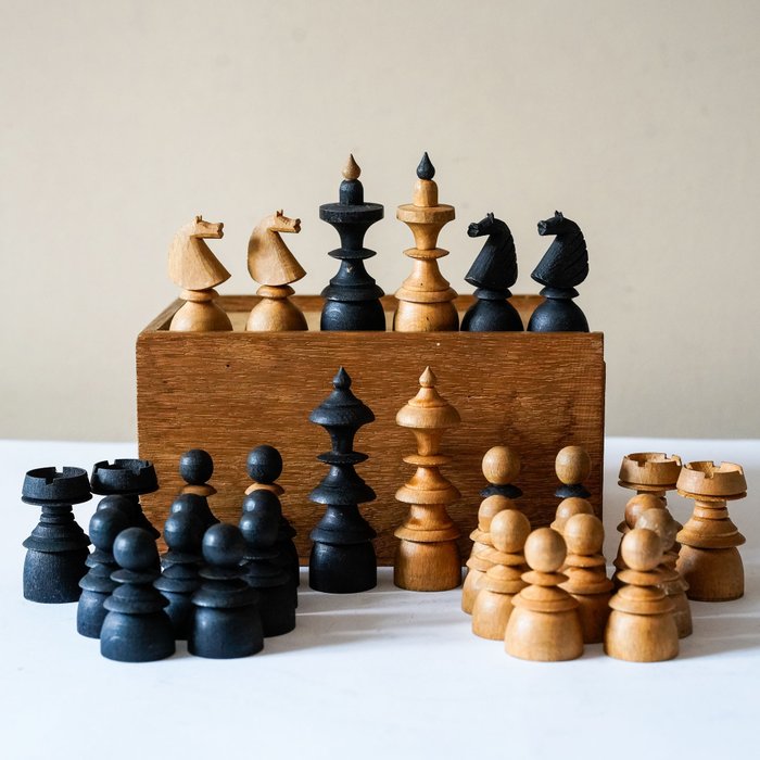 Schackspel - Unusual Coffee House Style Chess Pieces [50/60s] - Trä