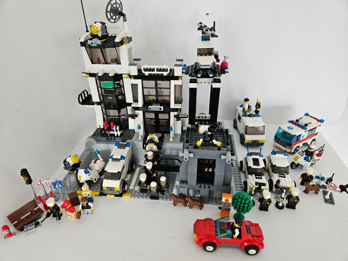 Lego - Város - 7237-5612-7235-(2x)7236-7245-7890-8401-8402 - Police Station + 8
