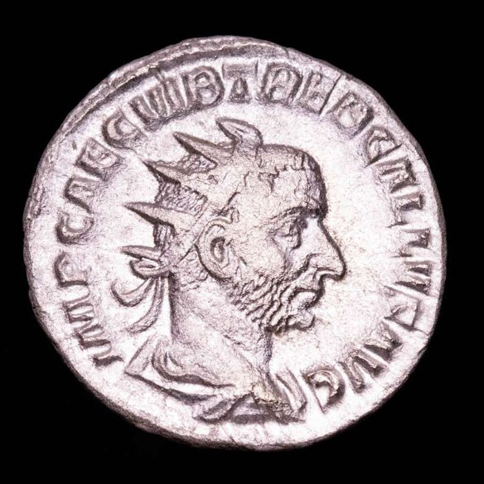 Rooman imperiumi. Trebonianus Gallus (251-253). Antoninianus Minted in Rome. SALVS AVGG, Salus standing left, patera, and holding scepter.