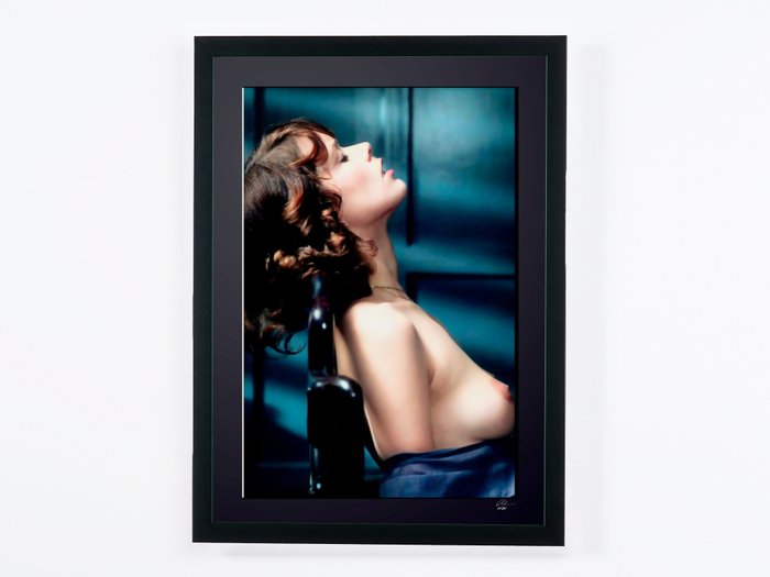 Emmanuelle 1974 - Sylvia Kristel - Fine Art Photography - Luxury Wooden Framed 70X50 cm - Limited Edition Nr 01 of 30 - Serial ID 17055 - Original Certificate (COA), Hologram Logo Editor and QR Code