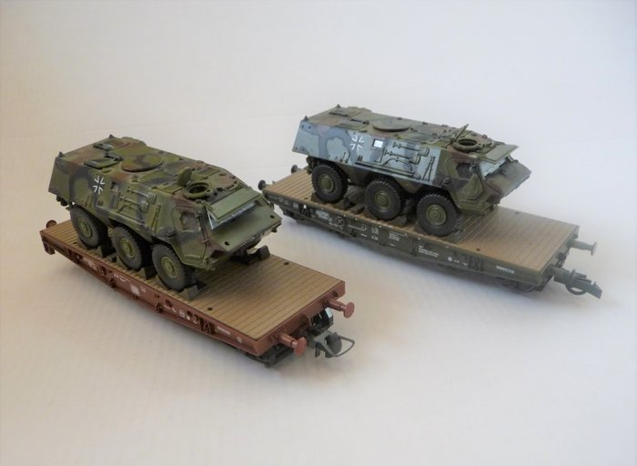 Roco H0 - 803 - Conjunto de vagões de carga de modelismo ferroviário (1) - Mini Tanques - 2 caminhões pesados carregados com veículos militares - DB