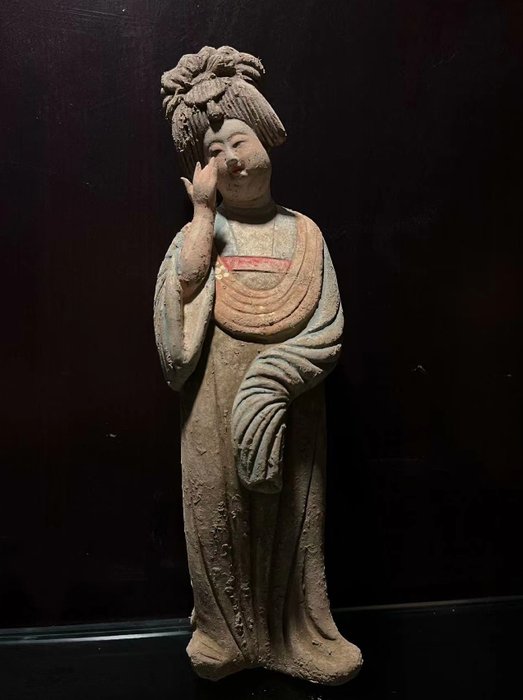 Kina - Tang-dynastiet håndlavet farvet keramik - stuepige - 25 cm