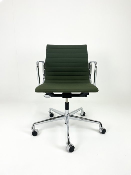 Vitra - Charles Eames, Ray Eames - Chaise de bureau (1) - EA118 - Aluminium, Textile