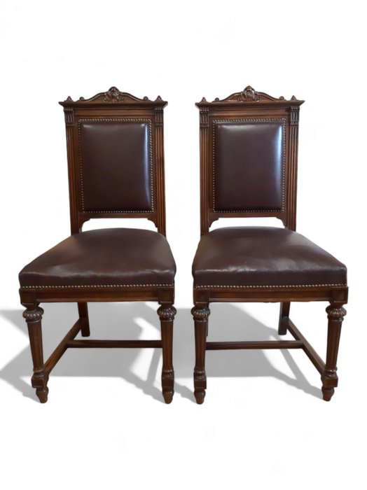 Krzesło (2) - Orzech włoski