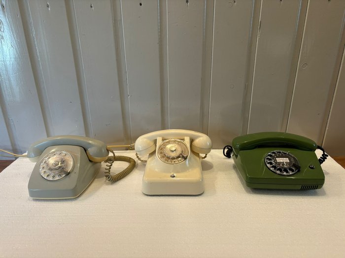 模拟电话 - 三部老式电话