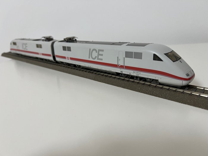 Fleischmann H0 - 6 4440 - Elektriskt lokomotiv (1) - ICE 1; BR 401 tvåhjulsdrift - DB