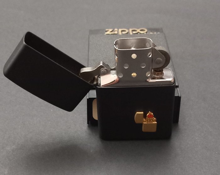 Zippo - 芝宝, FUEGO NEGRO MATE - 218ZE - 打火机 - 钢材（不锈钢）