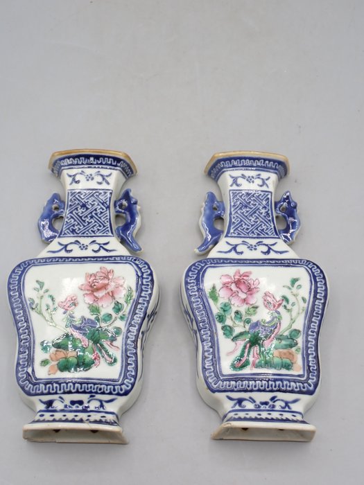 花瓶 - 瓷器 - Pair of wall vases - 中國 - 清乾隆(1736-1795)