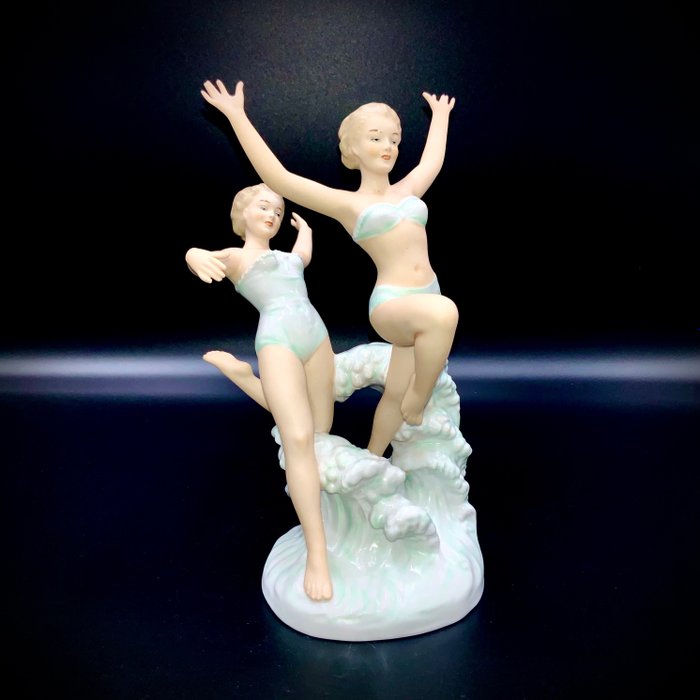 Kurt Steiner - Wallendorf - Young Ladies on Waves (23 cm) - ca 1965 - Statuetta - Porcellana
