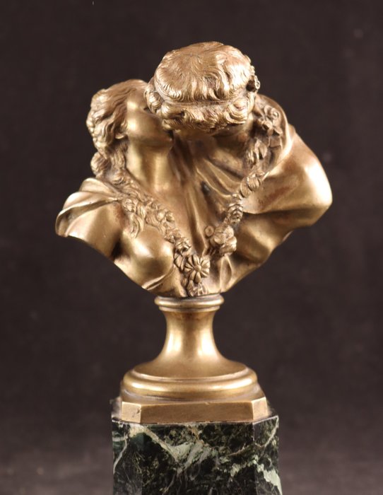 Naar Jean-Antoine Houdon (1741-1828) - 雕塑, De Kus - 22 cm - 大理石, 黄铜色