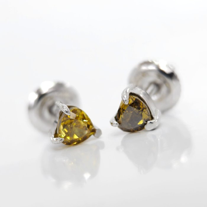 *no reserve* 0.70 ct  F. Yellow - F. Greenish Yellow Diamond Heart Stud Earrings - 0.93 gr - 14 K Ouro branco - Brincos - 0.70 ct Diamante