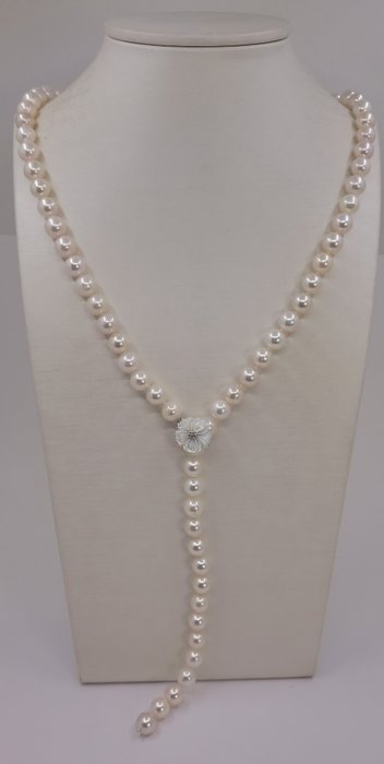 Halskette - 8 x 8,5 mm helle Akoya-Perlen 