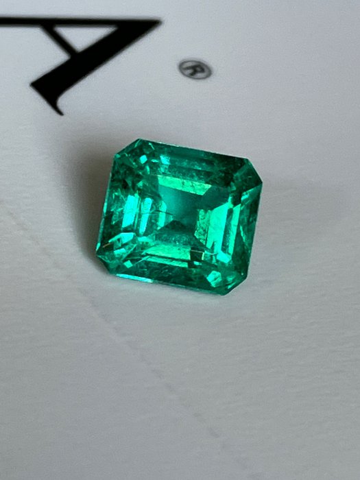 1 pcs Grün Smaragd - 0.96 ct