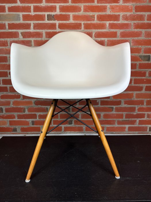 Vitra - Charles Eames, Ray Eames - 扶手椅子 - 数字音频工作站 - 塑料, 钢