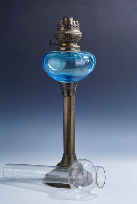Lampa naftowa - Stylowa lampa naftowa z niebieskim szkłem - Mosiądz, Szkło