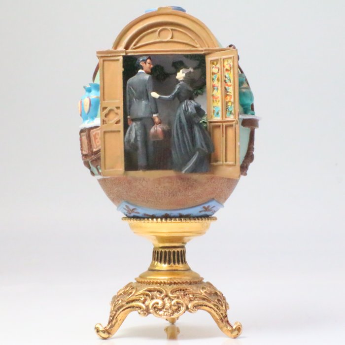 Fabergé egg - Rhett Takes His Love - Gone With The Wind - Gold-plated, Porcelain