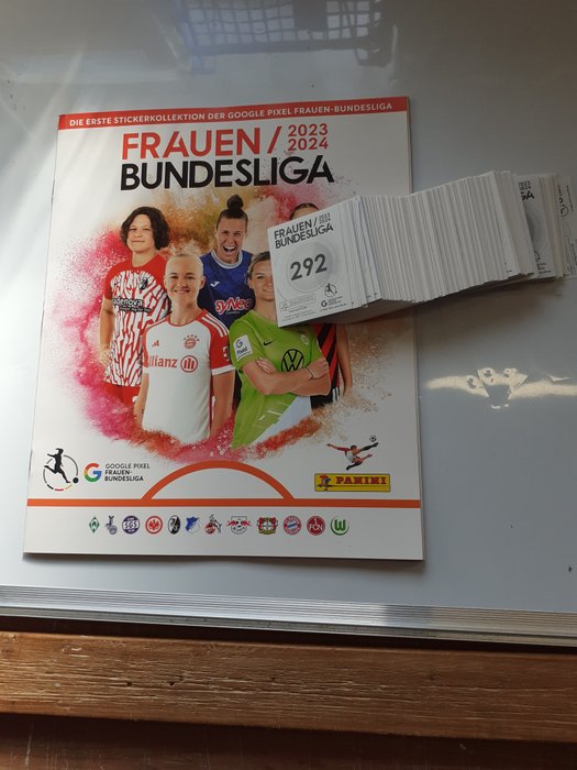 帕尼尼 - German Frauen Bundesliga 2023/24 - FIRST WOMEN EDITION Bundesliga - Empty album + complete loose sticker set