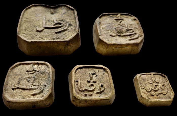 Sæt med 5 rektangulære vægte med arabisk inskription baseret på Akan-metoderne til at veje guld med - Akan - Sydsudan