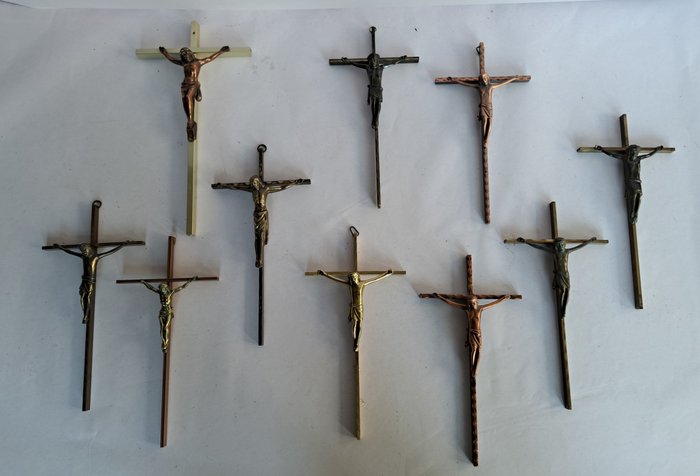 Crucifix (10) - Koper, messing en ijzer - 1960-1970