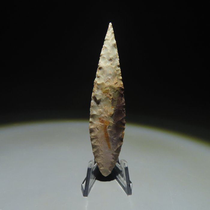 新石器时代 石头 工具。公元前 3000-2000 年。长 7.6 厘米。