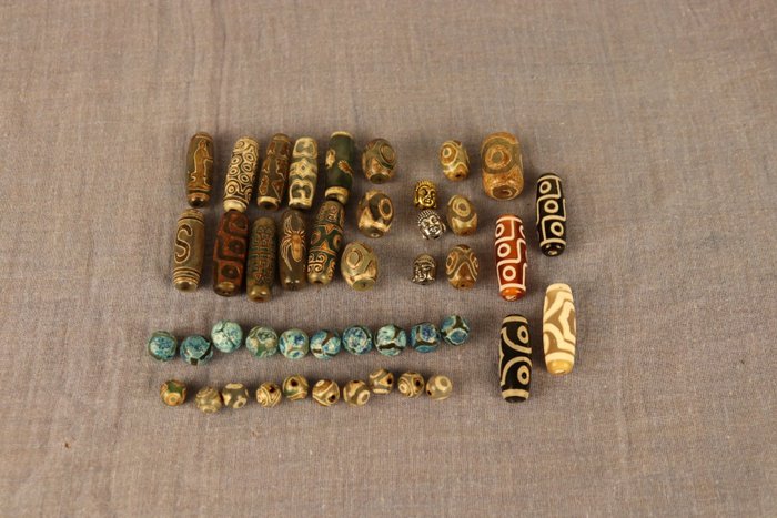 Religiöse und spirituelle Objekte - Dzi Beads (44) - Achat - 2010–2020